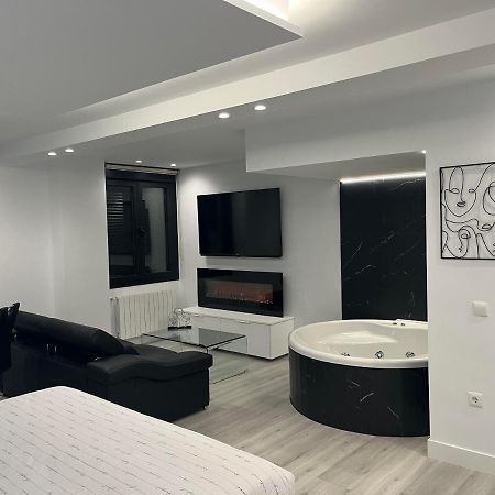 Black And White Suite "La Marinera" Castro Urdiales Ngoại thất bức ảnh