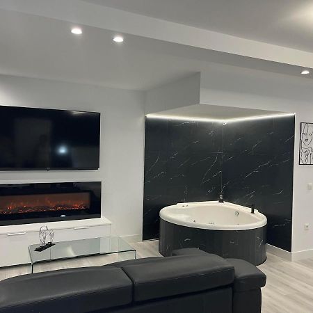 Black And White Suite "La Marinera" Castro Urdiales Ngoại thất bức ảnh