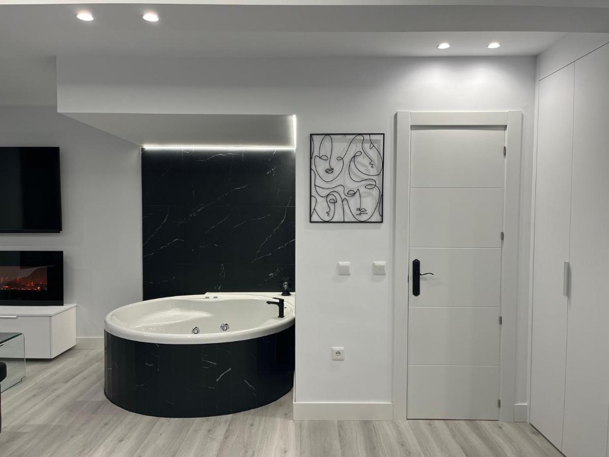 Black And White Suite "La Marinera" Castro Urdiales Ngoại thất bức ảnh
