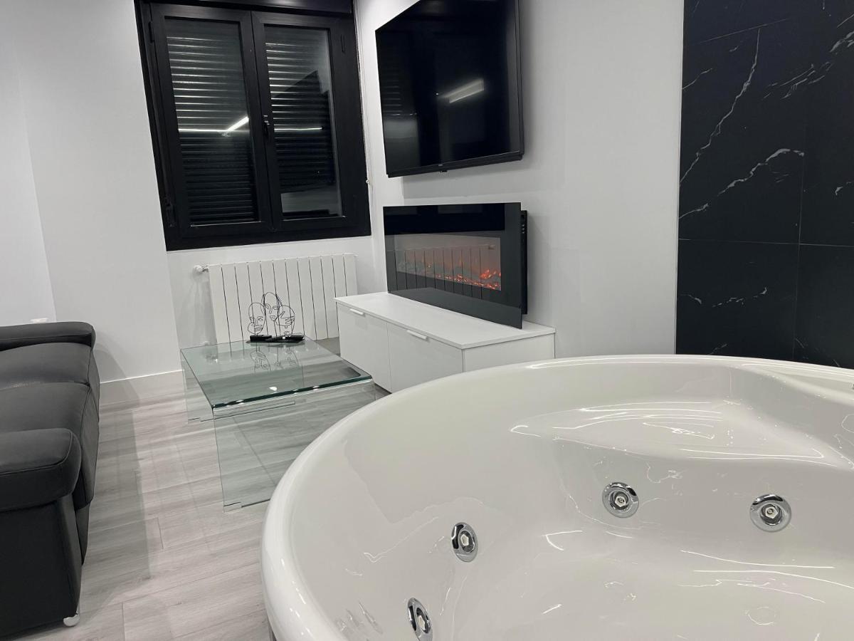 Black And White Suite "La Marinera" Castro Urdiales Ngoại thất bức ảnh
