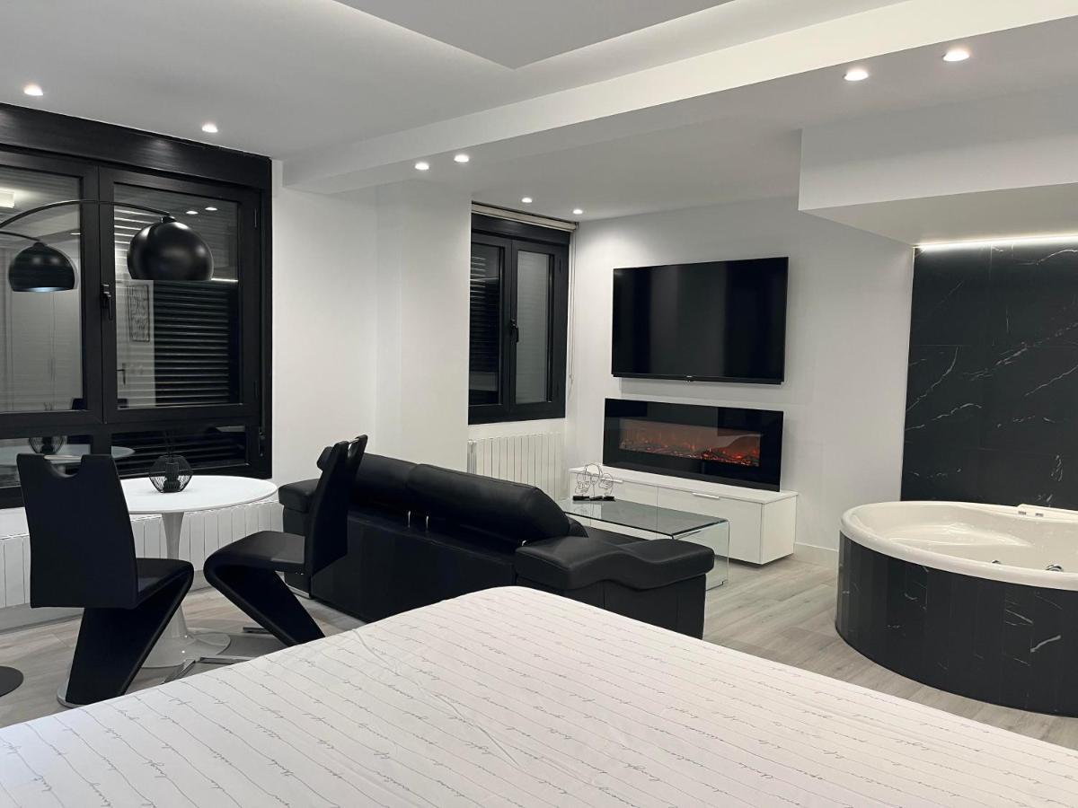 Black And White Suite "La Marinera" Castro Urdiales Ngoại thất bức ảnh