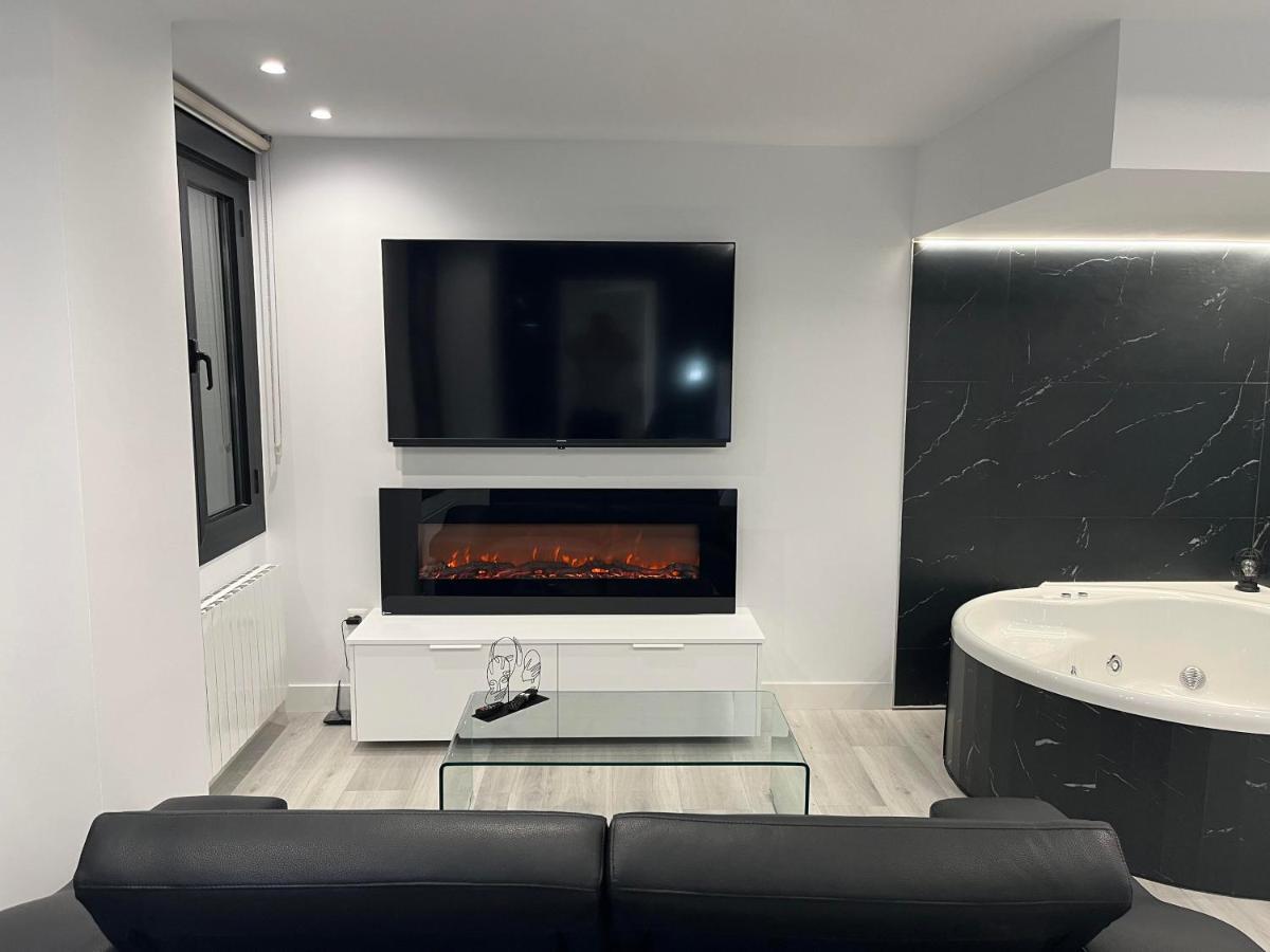 Black And White Suite "La Marinera" Castro Urdiales Ngoại thất bức ảnh